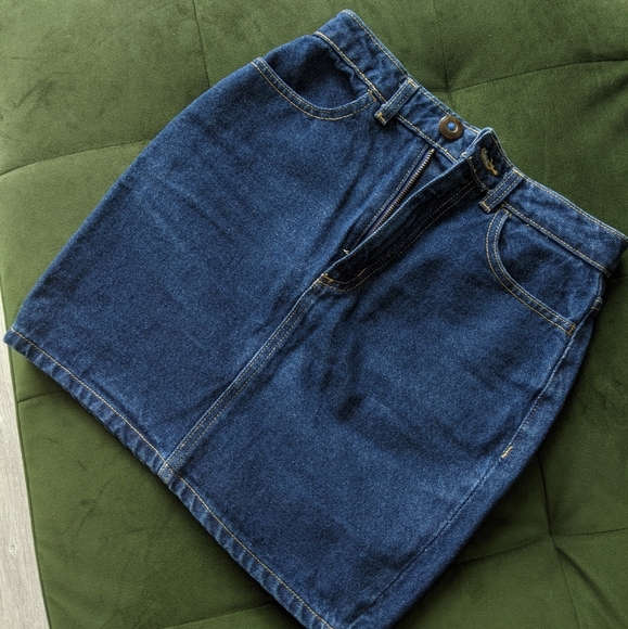 American Apparel denim skirt - Picture 3 of 4